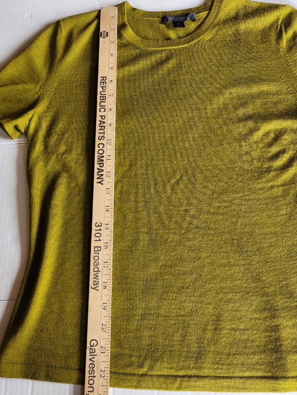 St. John Olive Green Short Sleeve Cashmere Silk Merino Minimalist Sweater Size S - Picture 9 of 13